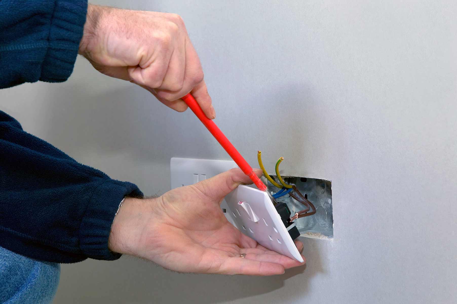Our electricians can install plug sockets for domestic and commercial proeprties in Wimbledon and the local area. 